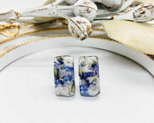 ラベンダーのドライフラワーのレジンピアス 長方形型 ピアス（スタッド