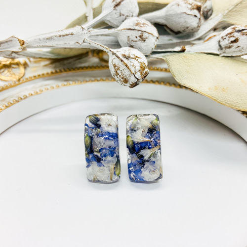 ラベンダーのドライフラワーのレジンピアス 長方形型 ピアス（スタッド