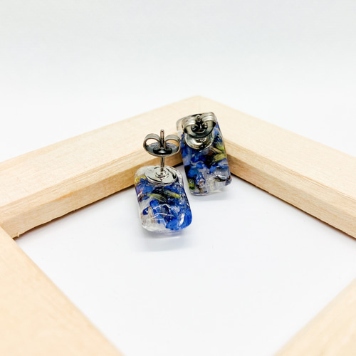 ラベンダーのドライフラワーのレジンピアス 長方形型 ピアス（スタッド