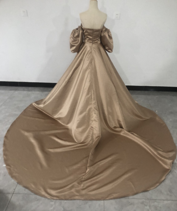 フランス風 オフショル ウエディングドレス プリンセスライン 華やかなトレーン 披露宴/挙式 憧れのドレス 4枚目の画像