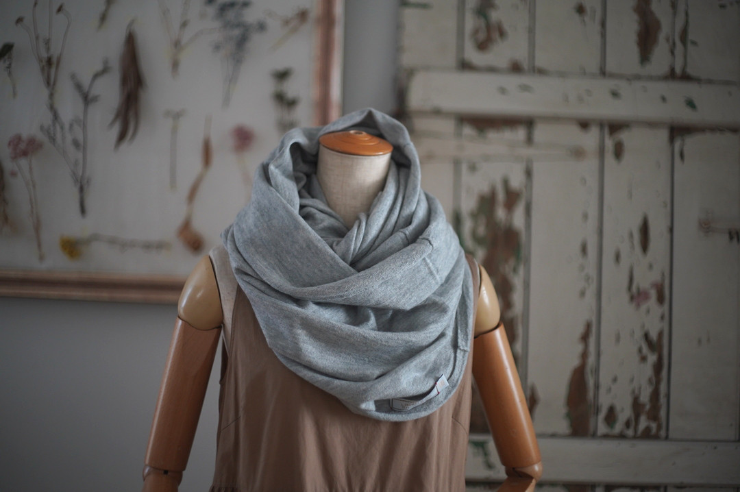 ■おおきな筒型のスヌード■ カシミア100％ ウォッシャブル ライトグレー おくるみ