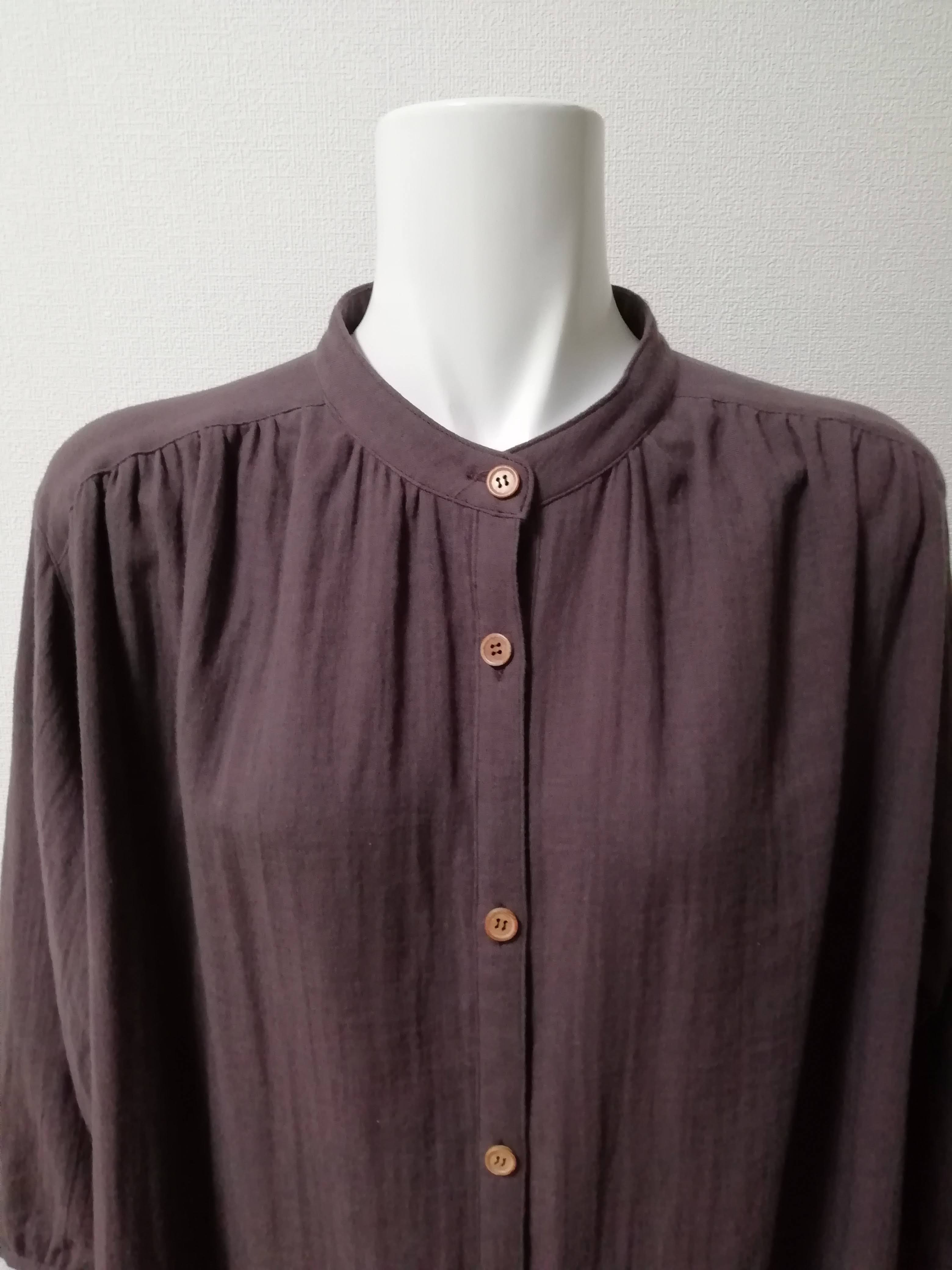 さりげなく　ダブルガーゼスタンドカラーブラウス