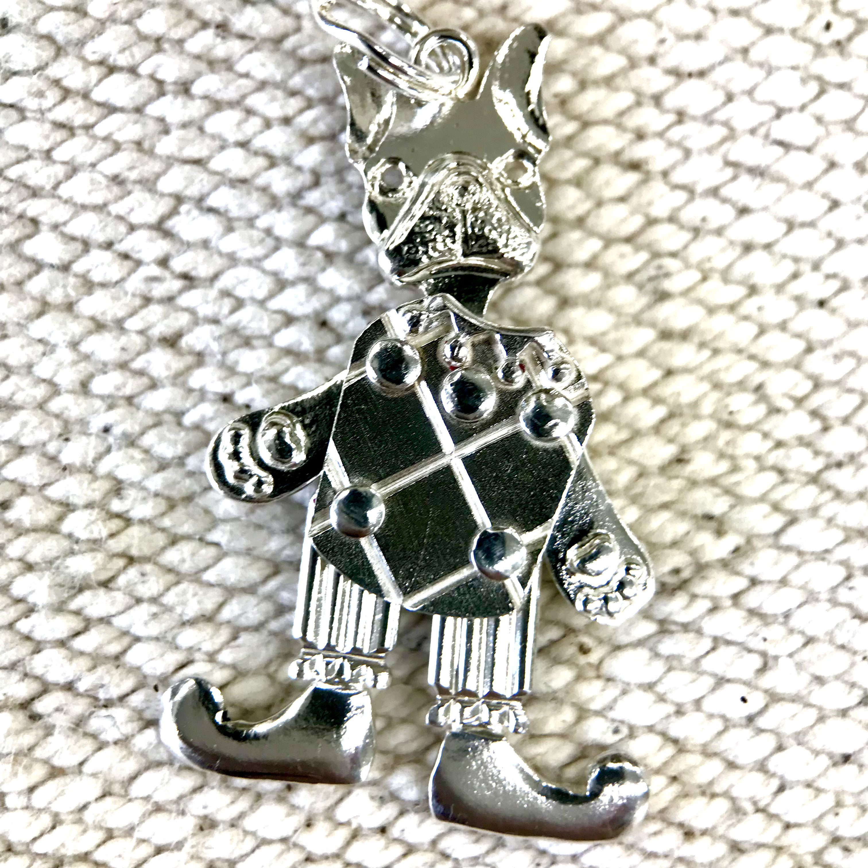 フレンチブルドッグのBoochinです。頭と手も脚も動くキャラクターペンダント