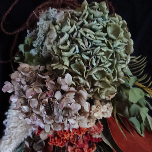 ドライフラワー☆可愛い大きめリース ☆ユーカリ、紫陽花、ケイトウ