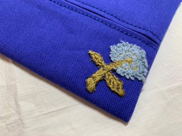 ミナペルホネン 帆布のポケットティッシュケース ブルー 2枚目の画像