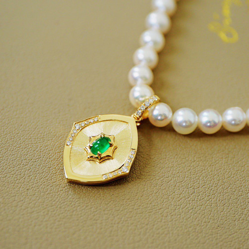 受注制作「盾」K18 愛の成就 天然エメラルド ダイヤモンド 春 並び無い