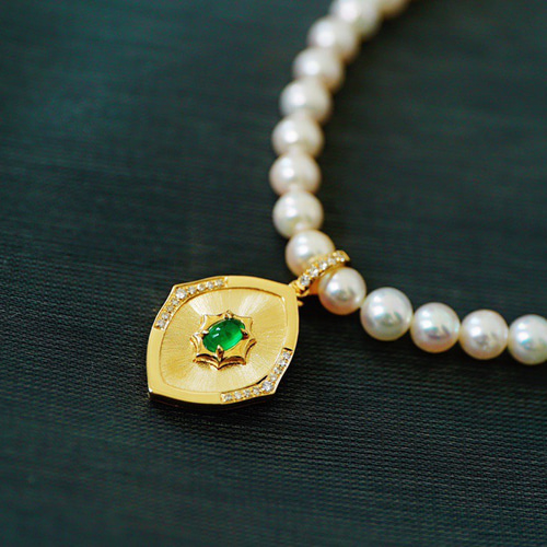 受注制作「盾」K18 愛の成就 天然エメラルド ダイヤモンド 春 並び無い