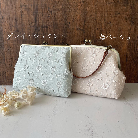 ポケットたくさん！ Mサイズ がま口 母子手帳ケース マーガレット 刺繍 グレイッシュミント　B6 ポーチ 5枚目の画像