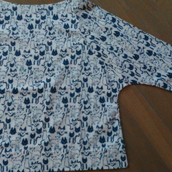 ボートネックのねこシャツ　ベージュピンク　コットン　フリーサイズ　 5枚目の画像