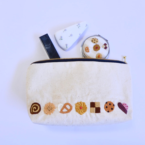 食べ物モチーフ)クッキー刺繍のポーチ ポーチ Szal 通販 14709944