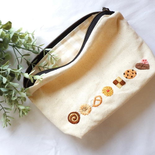 食べ物モチーフ)クッキー刺繍のポーチ ポーチ Szal 通販