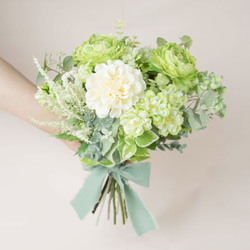 【ウェディングブーケ】ナチュラルグリーン、白いダリアが印象的なクラッチブーケ　造花　前撮り　お色直し　カラードレス 6枚目の画像