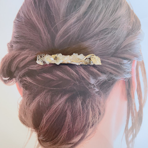 再…再販♡送料無料》ぎざぎさ不定形のお花ヘアクリップ/バレッタ 