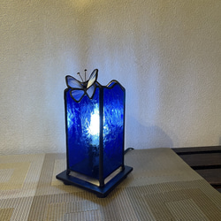 蝶のいるランプ　ステンドグラス　ブルー系　4面 10枚目の画像