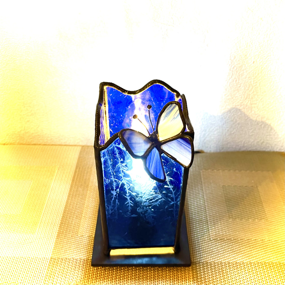 蝶のいるランプ　ステンドグラス　ブルー系　4面 4枚目の画像