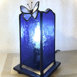 蝶のいるランプ　ステンドグラス　ブルー系　4面 1枚目の画像