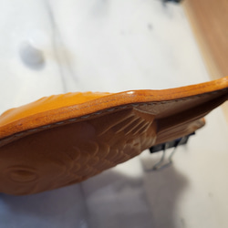 国産ロロマレザー おめでたい焼き琥珀(ºωº鯛)З   小豆色ファスナー 4枚目の画像