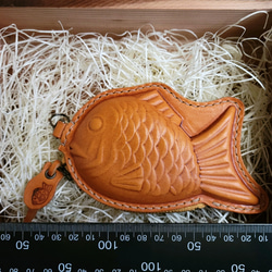 国産ロロマレザー おめでたい焼き琥珀(ºωº鯛)З   小豆色ファスナー 8枚目の画像