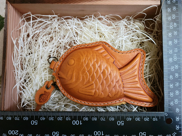 国産ロロマレザー おめでたい焼き琥珀(ºωº鯛)З   小豆色ファスナー 8枚目の画像