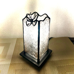 蝶のいるランプ(2) クリアー系　ステンドグラス 4枚目の画像