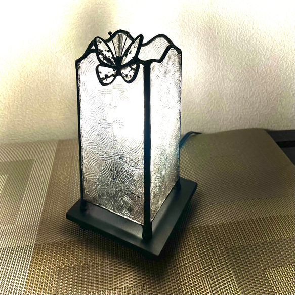 蝶のいるランプ(2) クリアー系　ステンドグラス 7枚目の画像