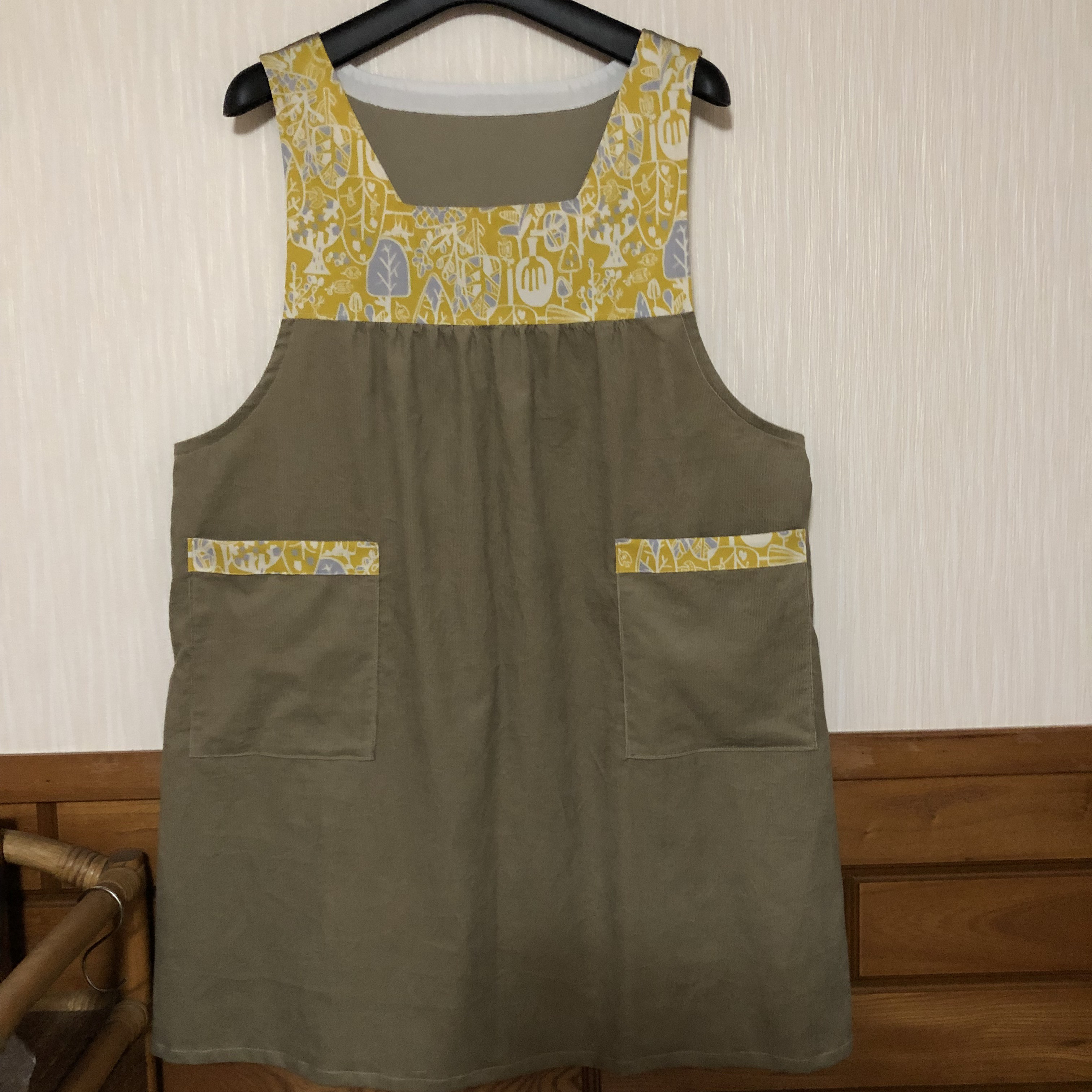 人気満点 エプロン ハンドメイド 保育士 コーデュロイ エプロン nobuhiro エプロン・三角巾