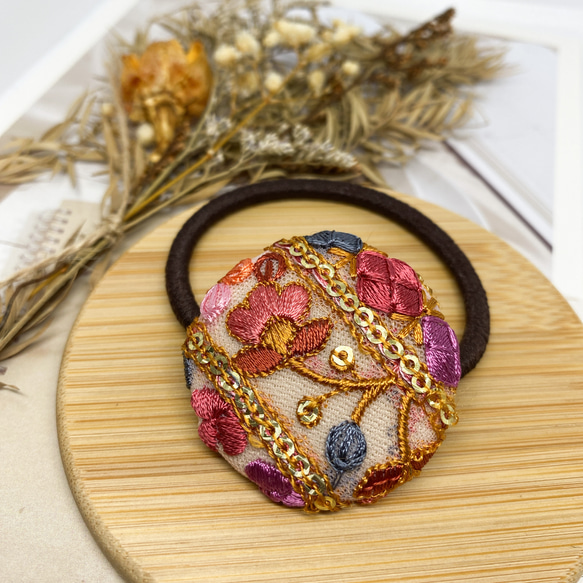 インド刺繍 くるみボタン ヘアゴム ② インド刺繍リボン ヘアゴム くるみボタン ヘアゴム ＋labo 通販