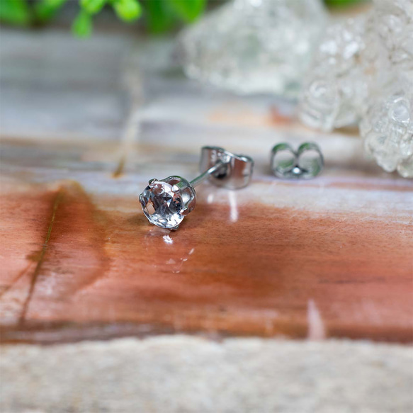 ハイアライトオパール・ピアス　5mm（片耳） 6枚目の画像