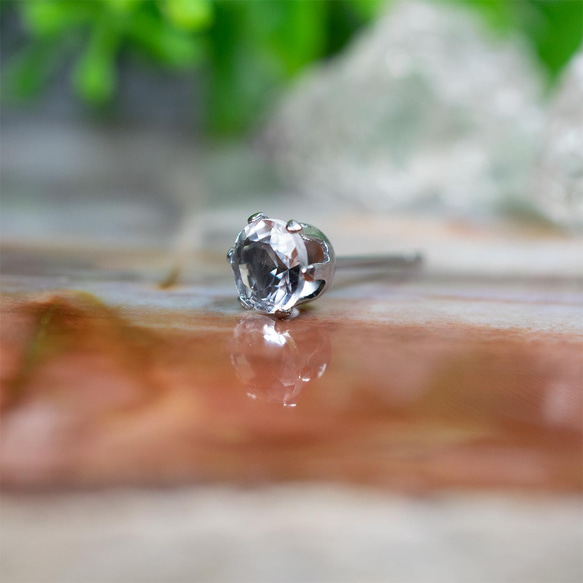 ハイアライトオパール・ピアス　5mm（片耳） 3枚目の画像