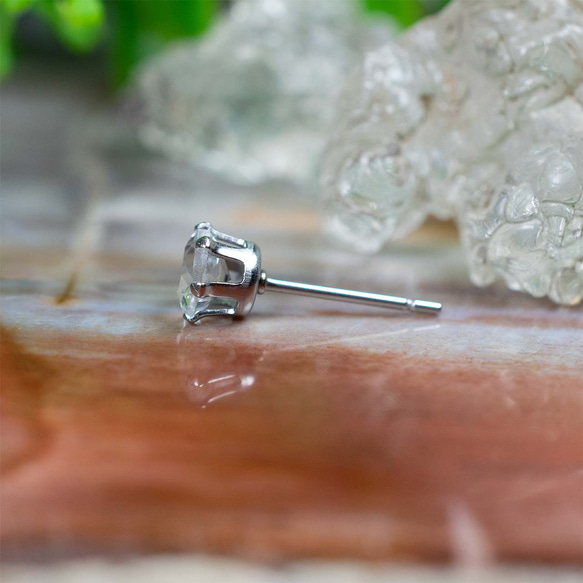 ハイアライトオパール・ピアス　5mm（片耳） 4枚目の画像