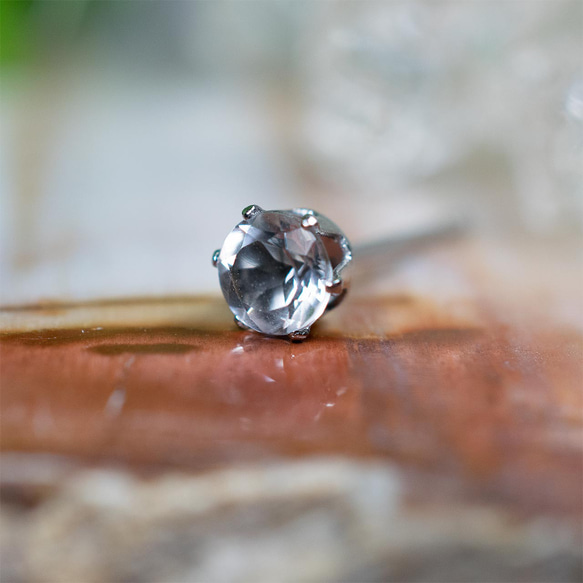 ハイアライトオパール・ピアス　4mm（片耳） 2枚目の画像