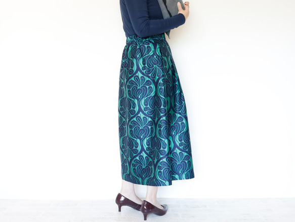 長款 80 厘米長考文特花園綠色 Kimagure 系列錦緞圖案長裙 第14張的照片