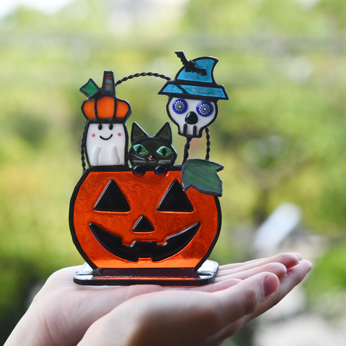 ステンドグラス　ハロウィンモチーフのモビール(魔女、おばけ、カボチャ) ✋手作りステンドグラス作品販売中🎃ハロウィンカボチャ