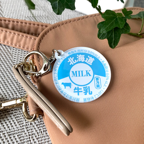 送料無料】牛乳キャップ風 アクリルキーホルダー【牛乳ミルク味 