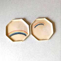 陶の八角皿【虹を飛び跳ねるウサギ】 11枚目の画像