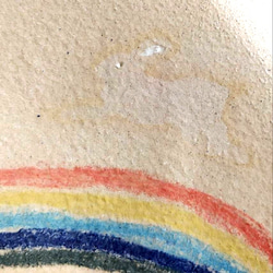 陶の八角皿【虹を飛び跳ねるウサギ】 4枚目の画像