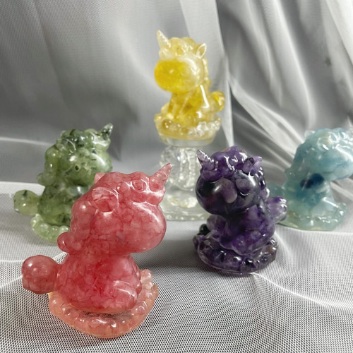 ハンドメイド】自然エネルギークリスタルユニコーン(台座付き