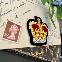 英国で出会った♪ アンティーク ぷっくり立体刺繍 英国王 王冠のエンブレム /ワッペン 金糸刺繍 6枚目の画像
