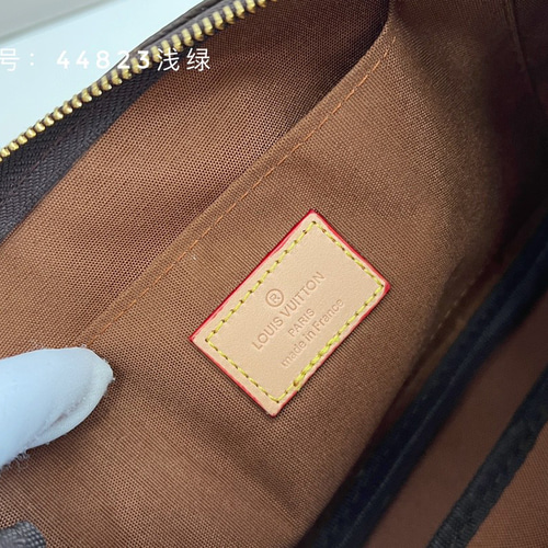 Louis Vuitton ルイヴィトンショルダーバッグ ショルダーバッグ np