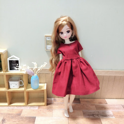 【専用】リカちゃん  赤いコーデ  昭和レトロ  ワンピース  靴とバッグ付き 赤のワンピースとレトロなエプロンのセット！ : リカちゃん服
