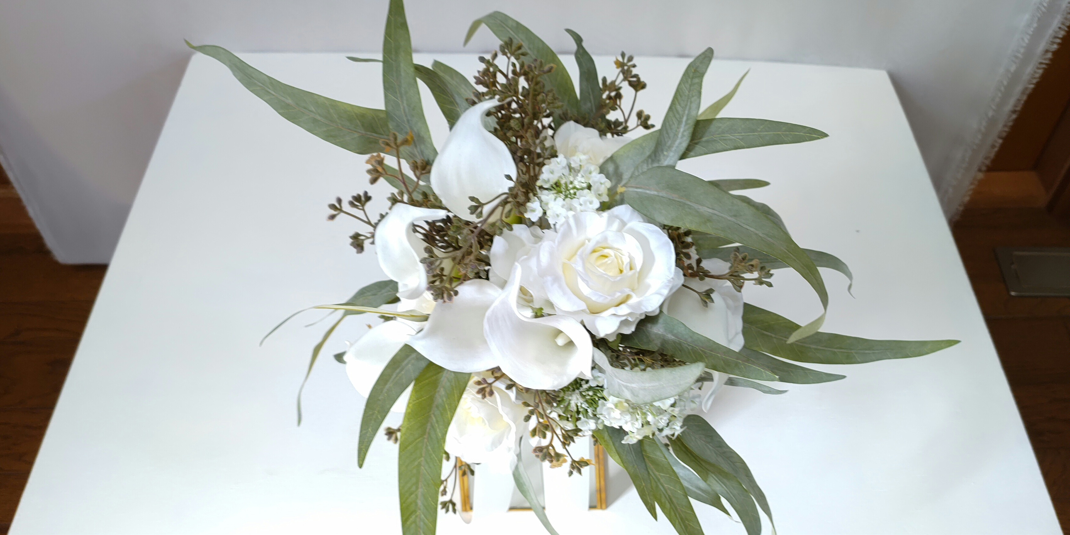 ウエディングブーケ(ローズ&カラーが描くナチュラル。)ブートニア込み  世界で１つ貴女だけにお勧めします。