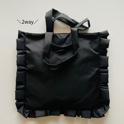 撥水・軽い／正方形のクッションみたいな 2way フリルトート