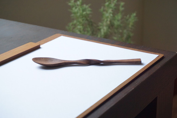 (訂製) 扭曲木湯匙（胡桃木）A011-0 第2張的照片