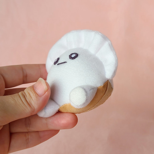 334 ☆焼く前のぎょうざのぬいぐるみ 12/5～出品停止 昭和の希少品 吉徳 ぎょうざちゃん ぬいぐるみ