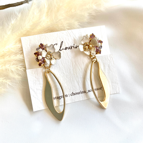 白銀flowerとアメジストビジューイヤリング／ピアス イヤリング