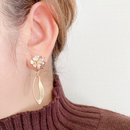 白銀flowerとアメジストビジューイヤリング／ピアス イヤリング