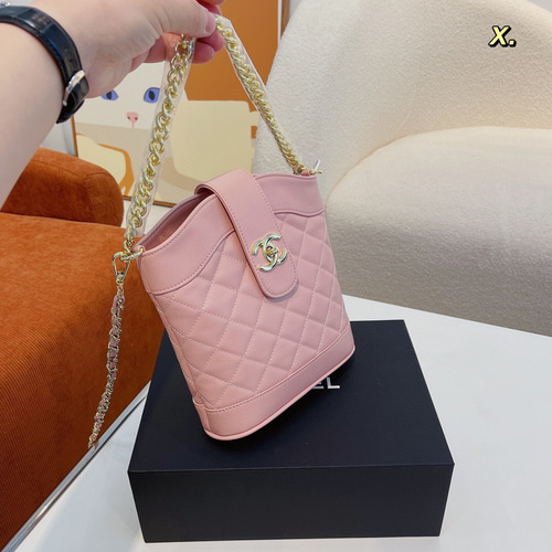 シャネルショルダーバッグ ヴィンテージ・中古】シャネル CHANEL ラムスキンプッシュロック