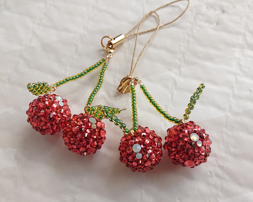 受注製作】キラキラフルーツのチャーム～さくらんぼ～ 携帯ストラップ