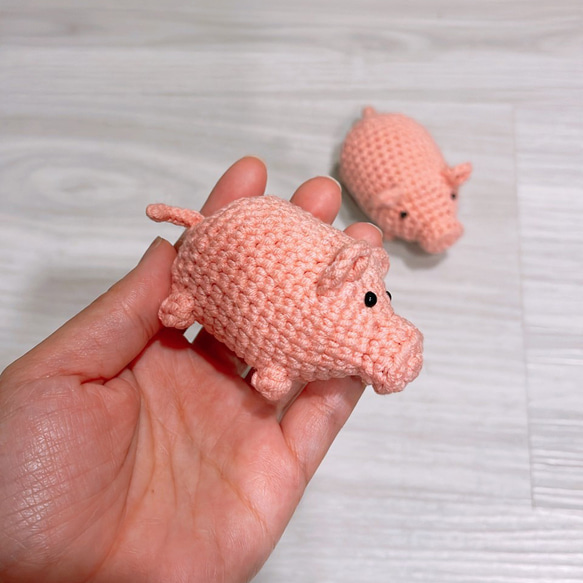 手編み - 昔々、小さな豚の創造的な人形/チャームキーリング/家の装飾がありました 2枚目の画像