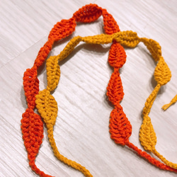 手かぎ針編み - 秋のロマンチックな小さな葉の手織りのヘアバンド/カスタマイズされたギフト 1枚目の画像
